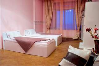 Хостелы Гранд Хостел Ереван Ереван Бюджетный двухместный номер с 2 отдельными кроватями и общей ванной комнатой-1